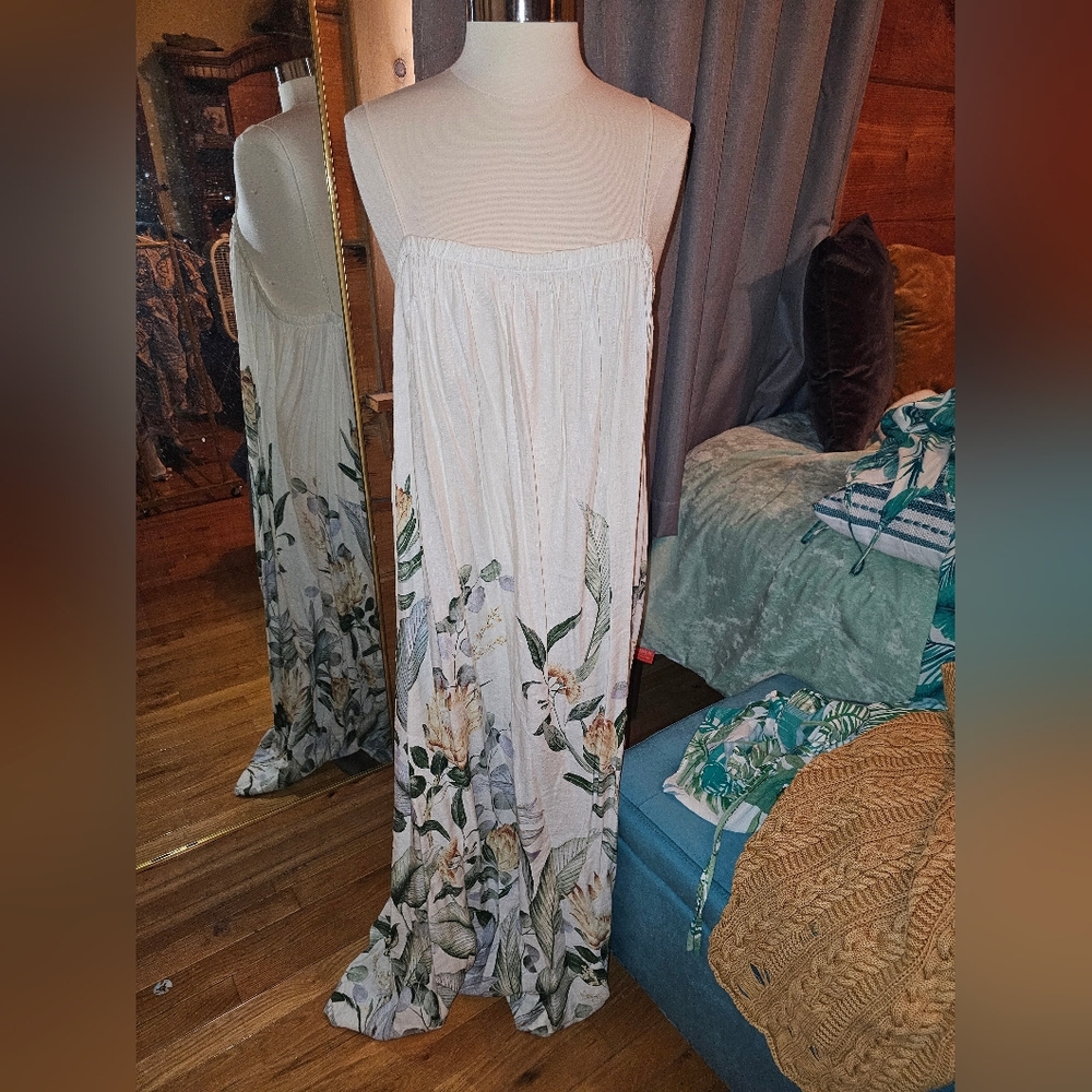 H&M Elegant Cream Skirt